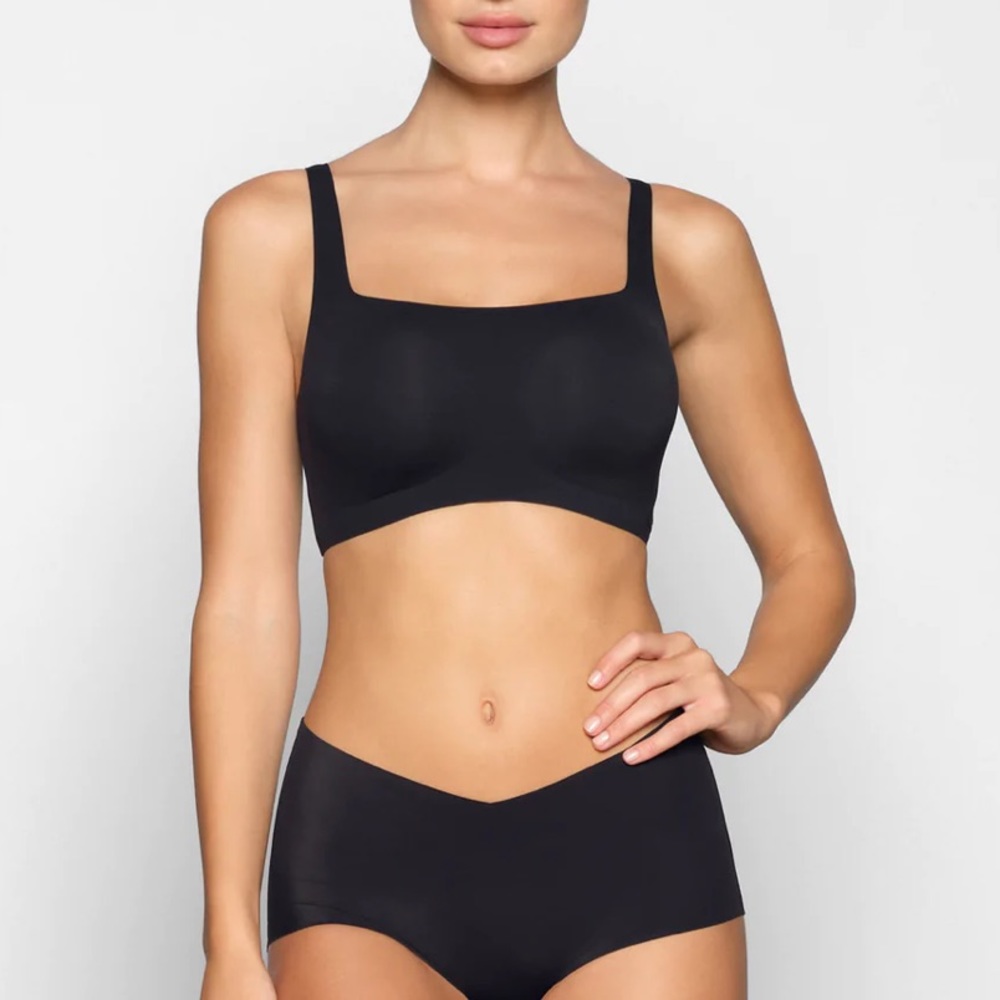 SKIMS Naked Scoop Bra S Onyx